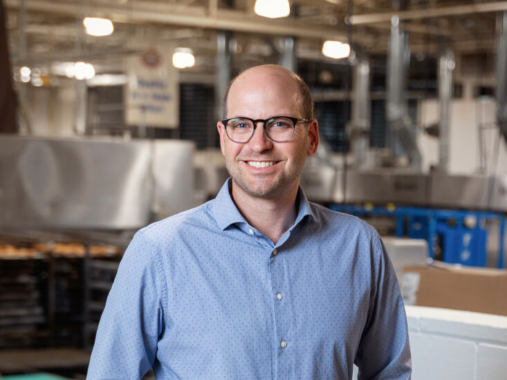 4th Generation: Peter Olesen in the main Kringle bakery