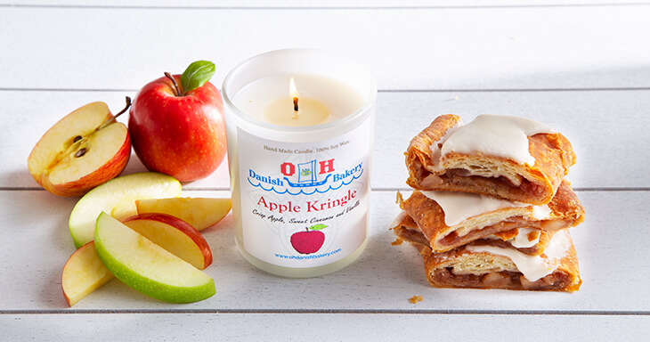 Experience the delightful aroma of our Apple Kringle Candle, a must-have for hygge lovers. This Kringle Candle fills your space with the warm scent of fresh apples and cinnamon, perfect for creating a cozy atmosphere.