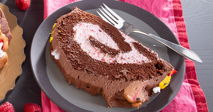 A delightful chocolate cake roll with raspberry mousse and chocolate buttercream, the perfect cake to ship this Valentine's Day.