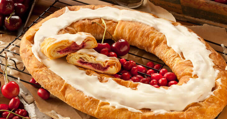 https://www.ohdanishbakery.com/images/products/wisconsin-kringle.jpg